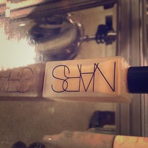 Nars - All day Luminous Weightless -Barcelona